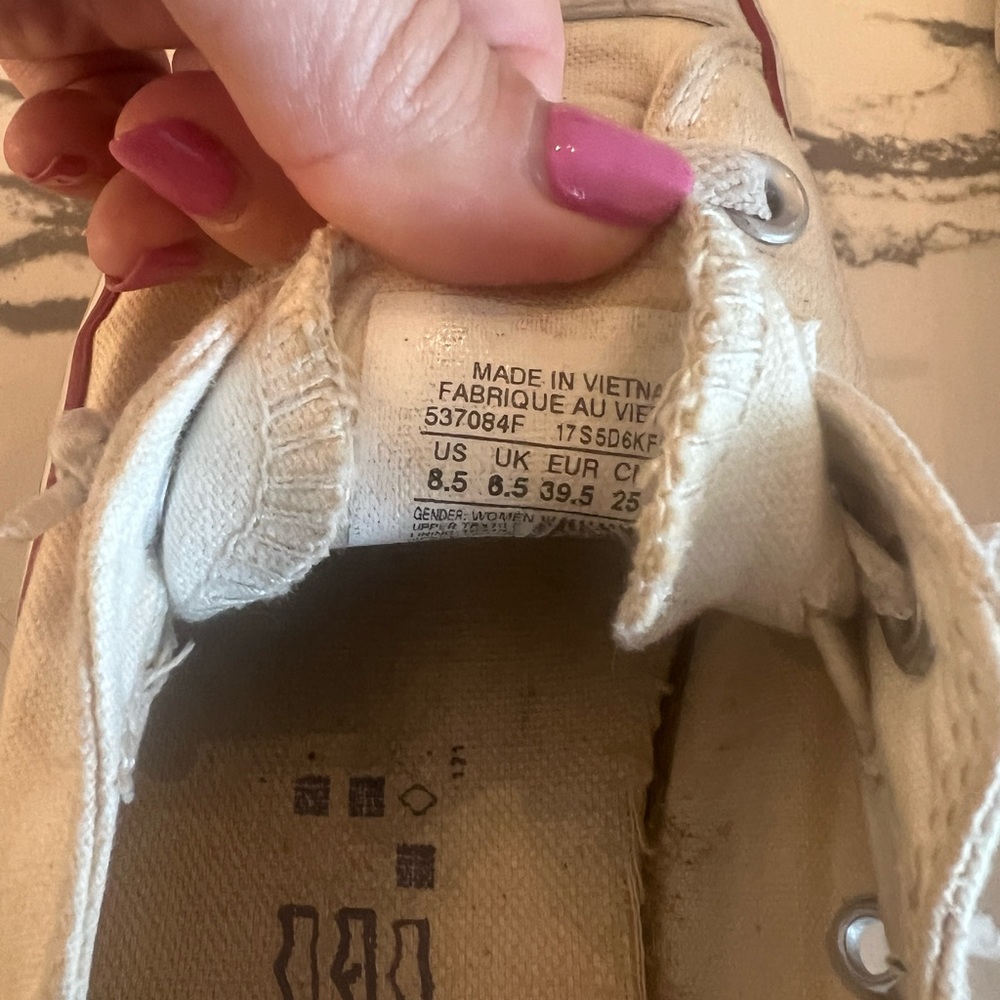 Converse Chucks - image 2